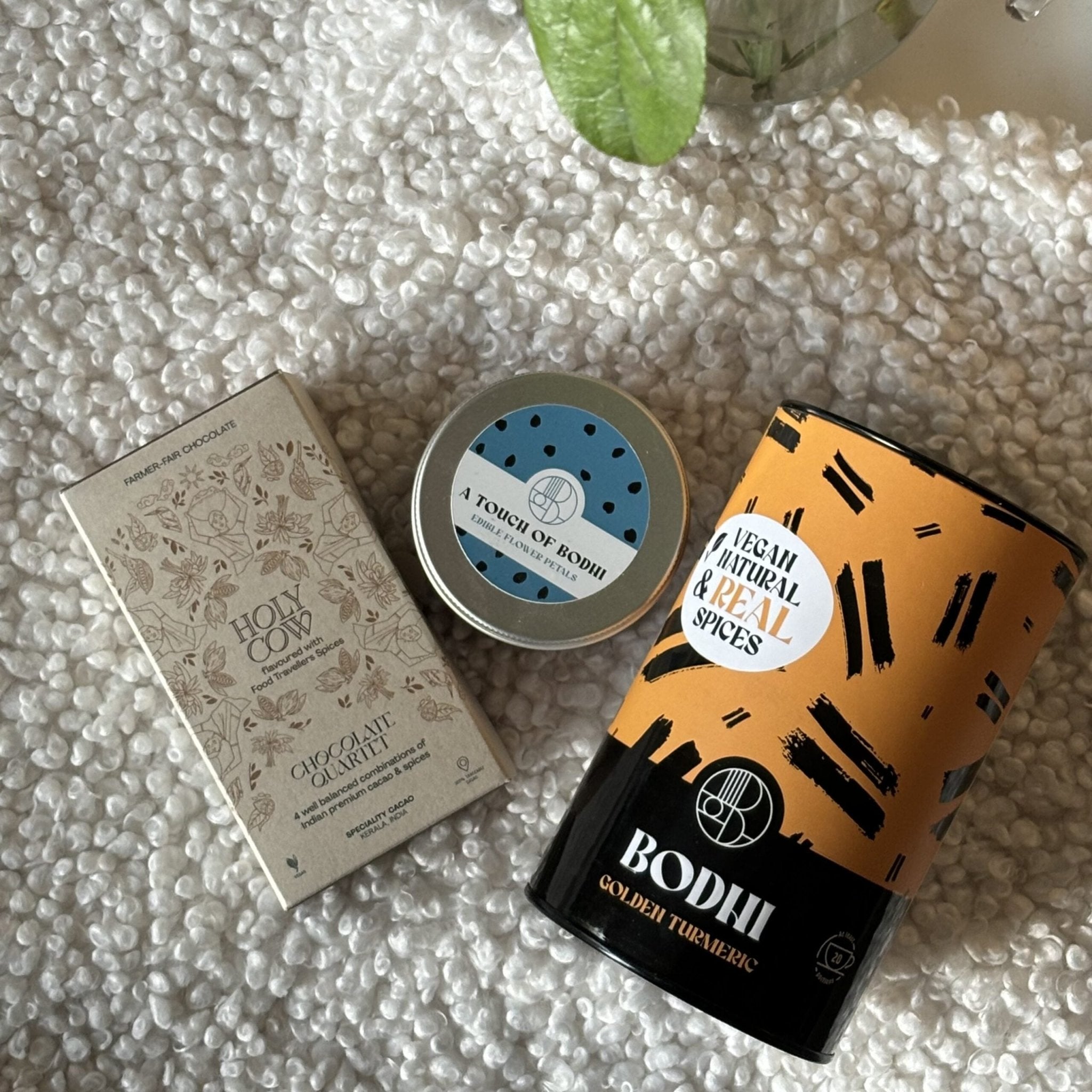 Sweet & Spiced Gift Set - Bodhi Drinks Matcha Vanilla - Cadeau, geschenkidee, gift idea, mothersday, easter, pasen, kerstmis, Christmas, birthday, verjaardag , healthy, chocolate with chai, chai, golden chai and matcha vanilla , latte , real spices